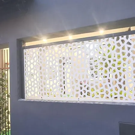 Flower's House Di Doris Simone *