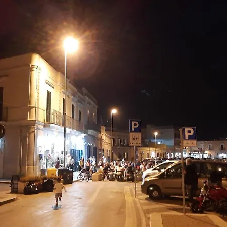 Flower's House Di Doris Simone バーリ