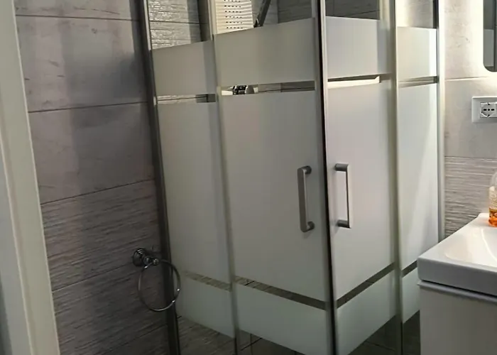 Flower's House Di Doris Simone