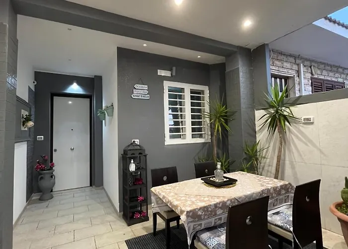 Flower's House Di Doris Simone * バーリ