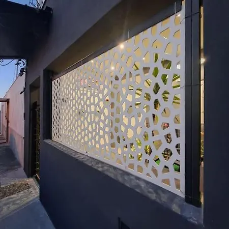 فيلة Flower's House Di Doris Simone باري