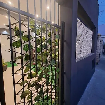 Flower's House Di Doris Simone باري