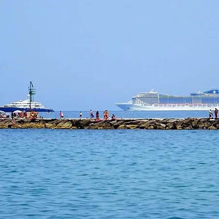 Flower's House Di Doris Simone فيلة باري