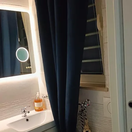 فيلة Flower's House Di Doris Simone